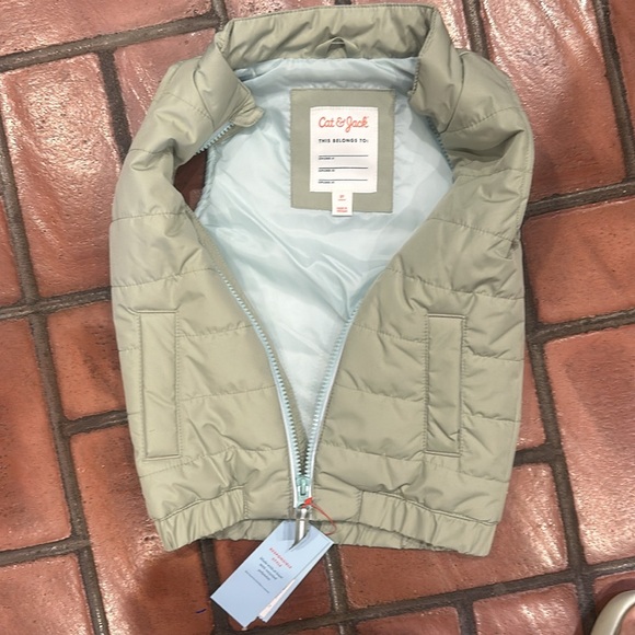 Cat & Jack gender neutral puff vest - Picture 4 of 4